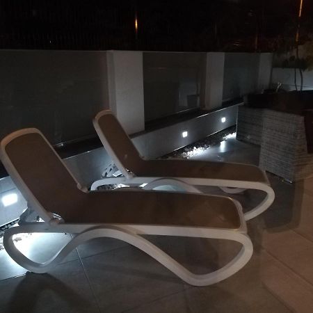Luxury Townhouse Apartment Адехе Екстериор снимка