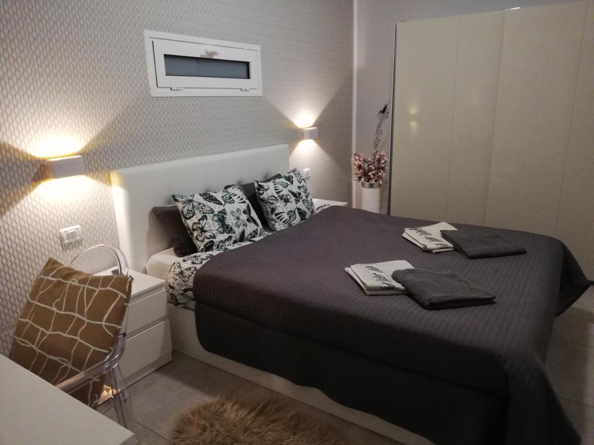 Luxury Townhouse Apartment Адехе Екстериор снимка