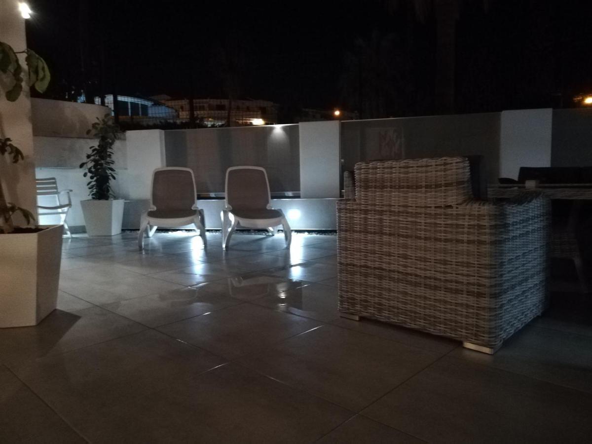 Luxury Townhouse Apartment Адехе Екстериор снимка