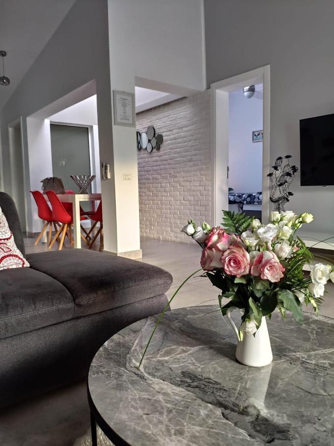 Luxury Townhouse Apartment Адехе Екстериор снимка
