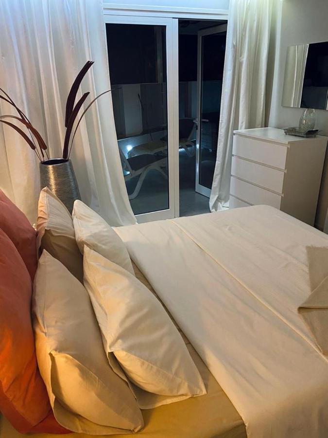 Luxury Townhouse Apartment Адехе Екстериор снимка