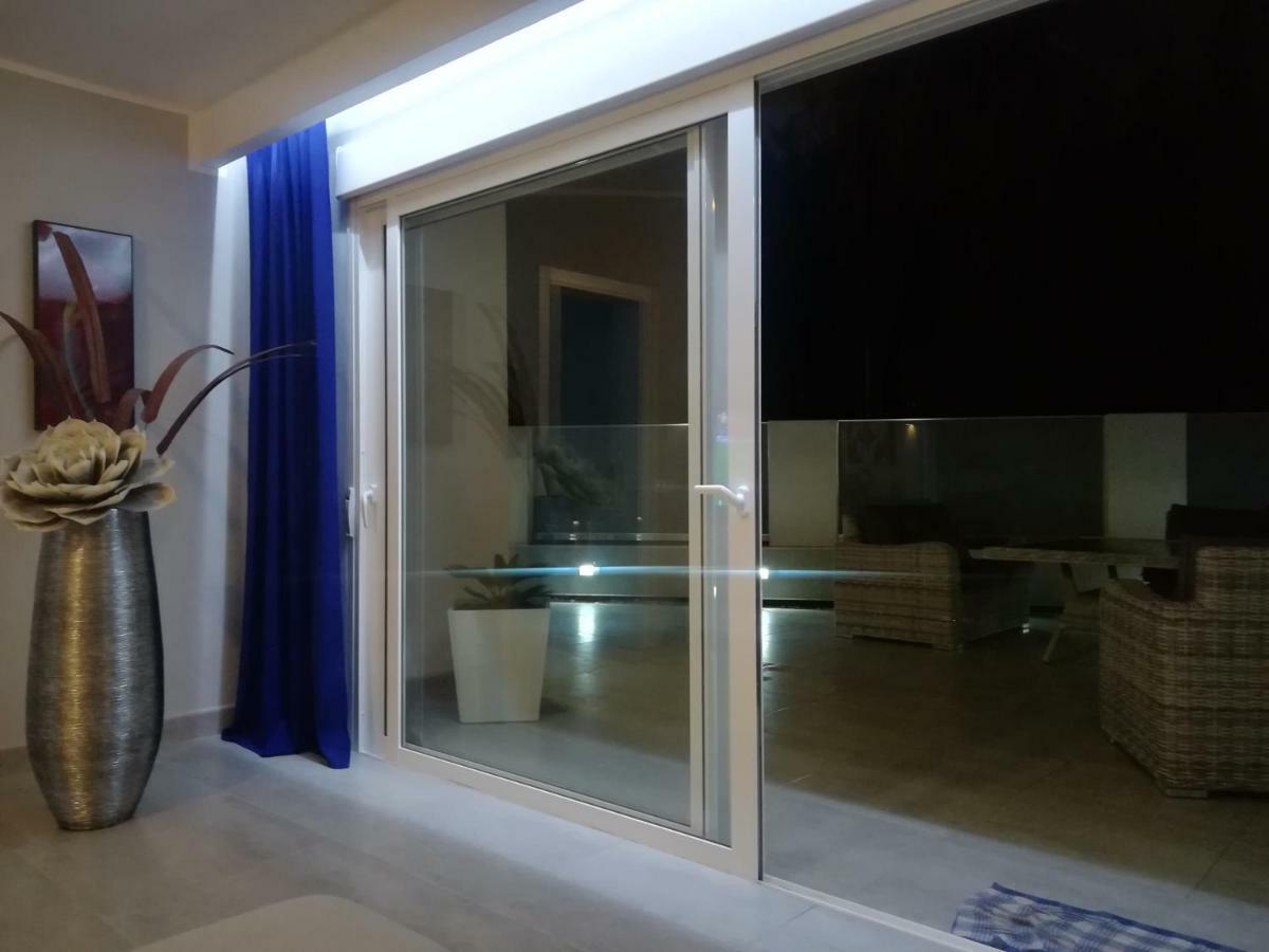 Luxury Townhouse Apartment Адехе Екстериор снимка