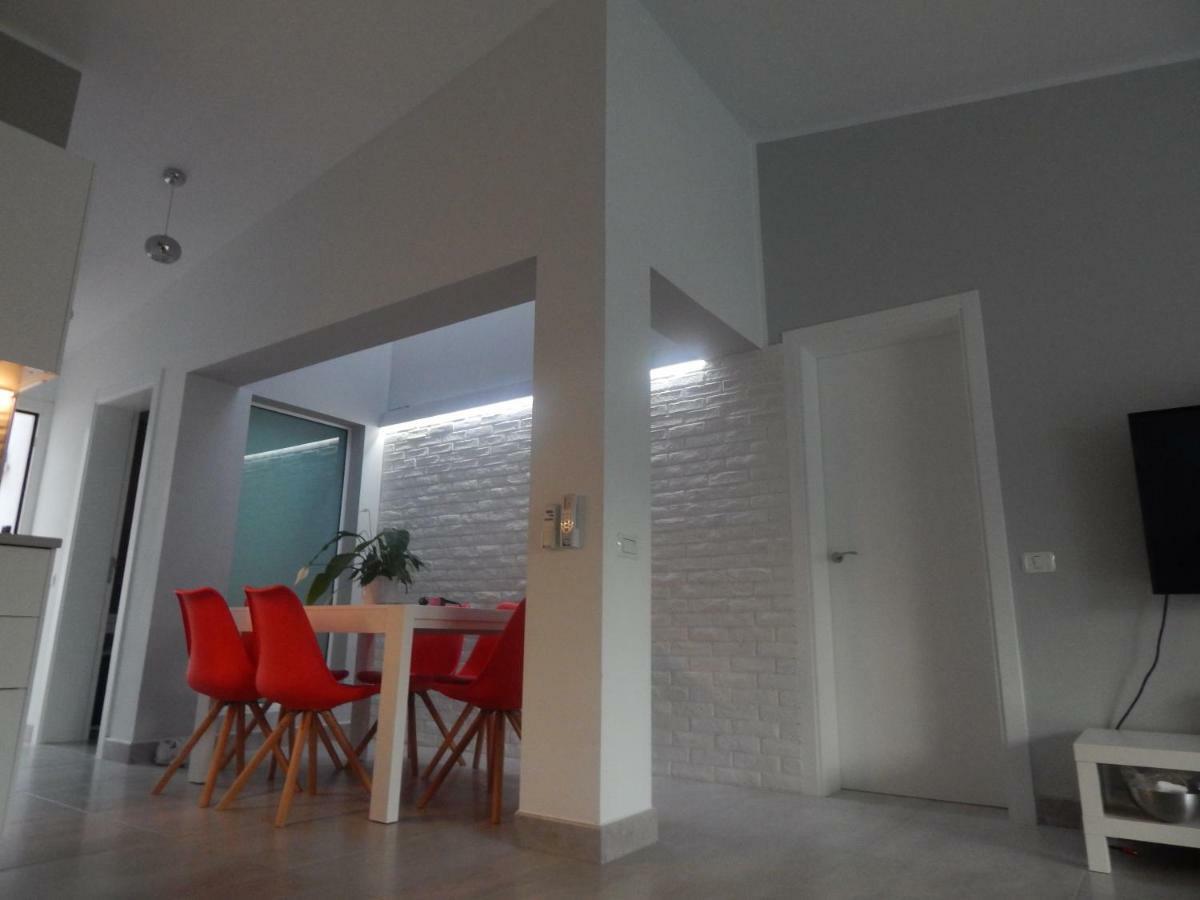 Luxury Townhouse Apartment Адехе Екстериор снимка