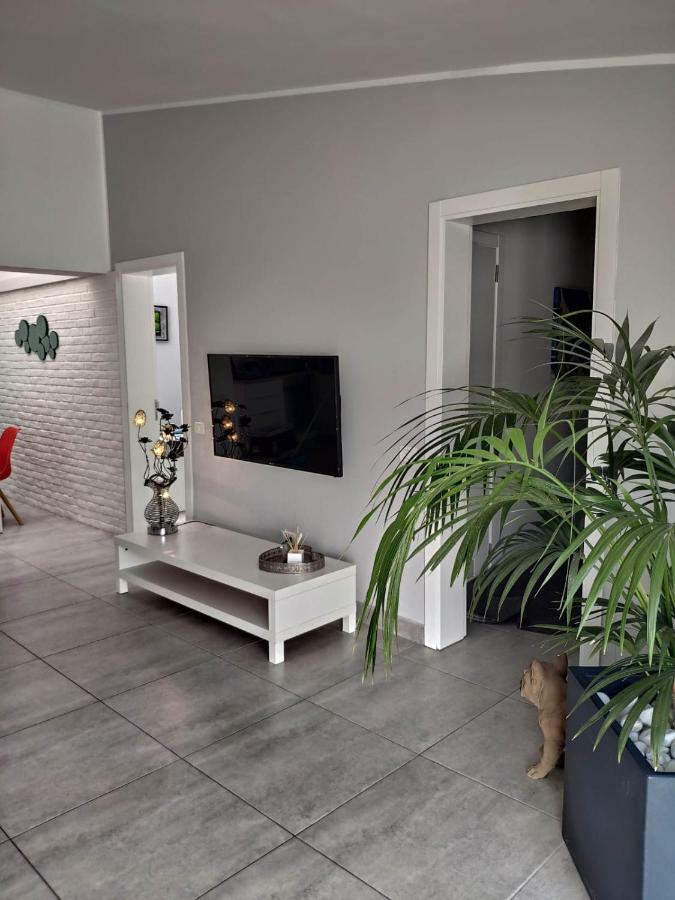 Luxury Townhouse Apartment Адехе Екстериор снимка