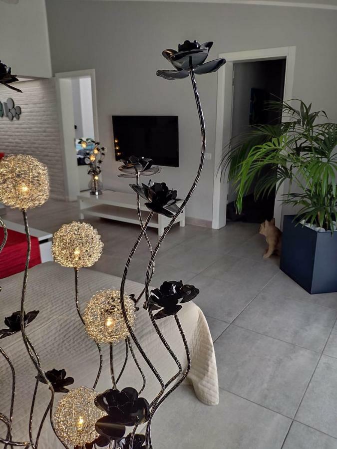 Luxury Townhouse Apartment Адехе Екстериор снимка