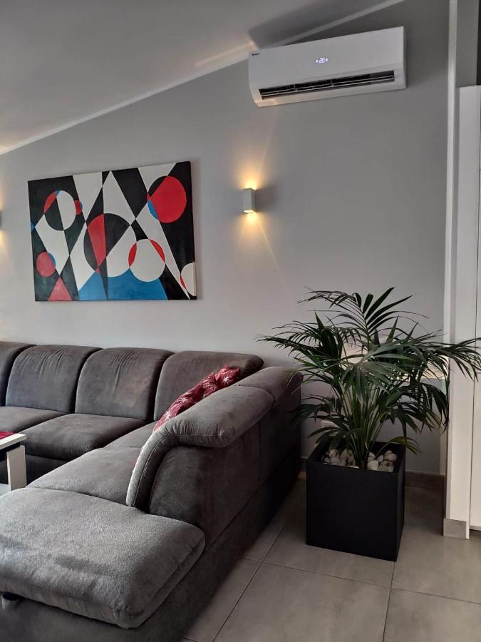 Luxury Townhouse Apartment Адехе Екстериор снимка