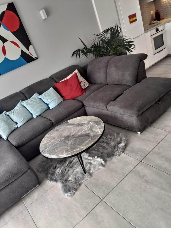Luxury Townhouse Apartment Адехе Екстериор снимка
